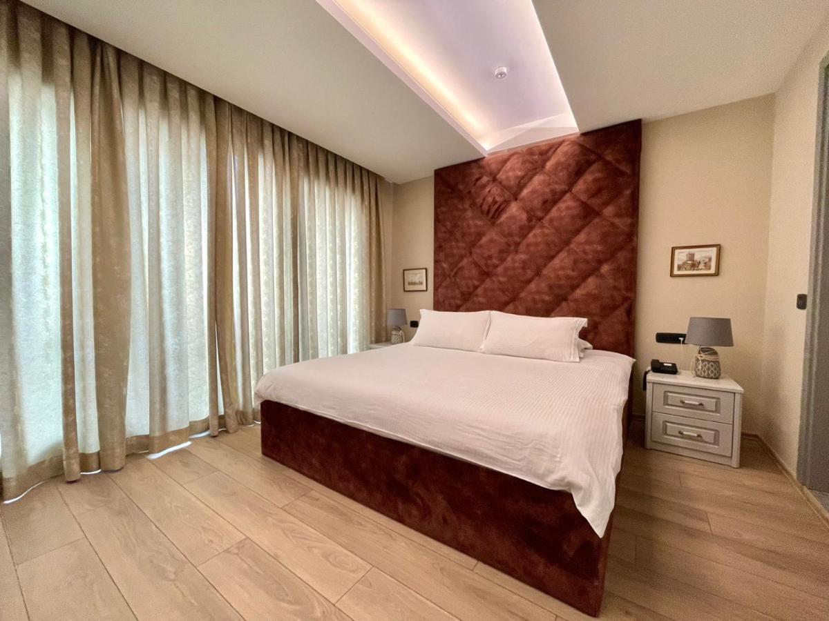 Vila Shard Boutique Hotel Tirana Esterno foto