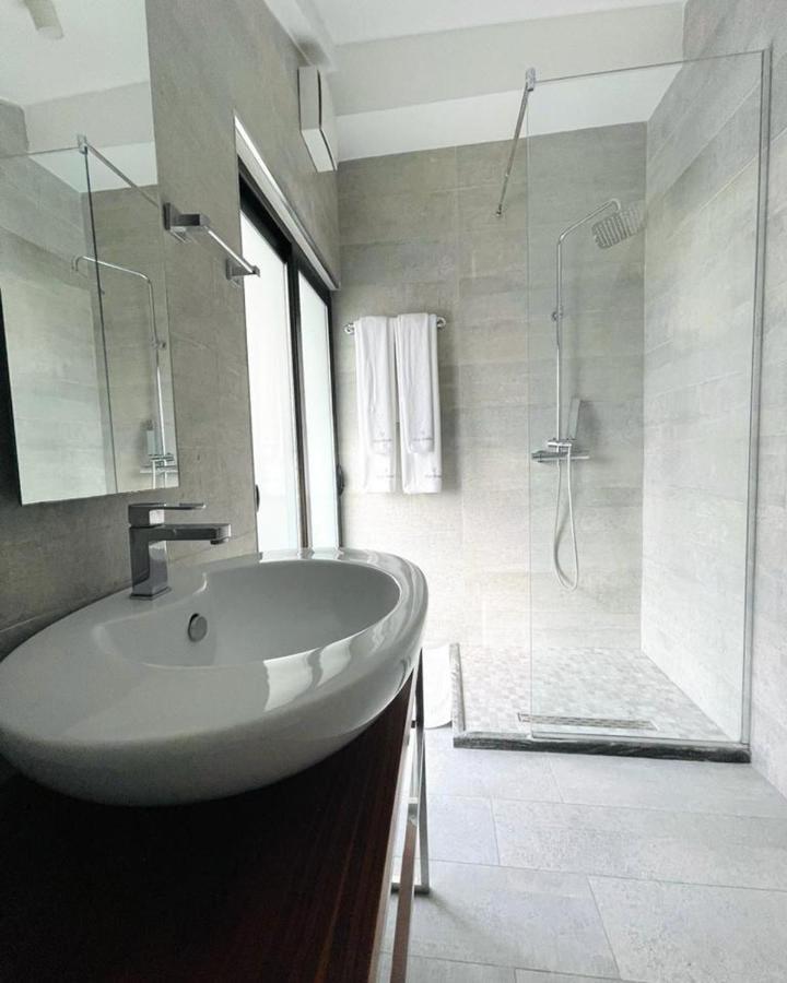 Vila Shard Boutique Hotel Tirana Esterno foto
