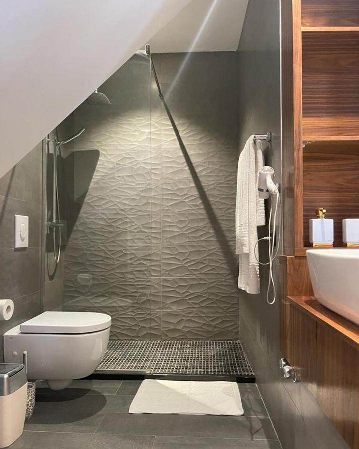 Vila Shard Boutique Hotel Tirana Esterno foto