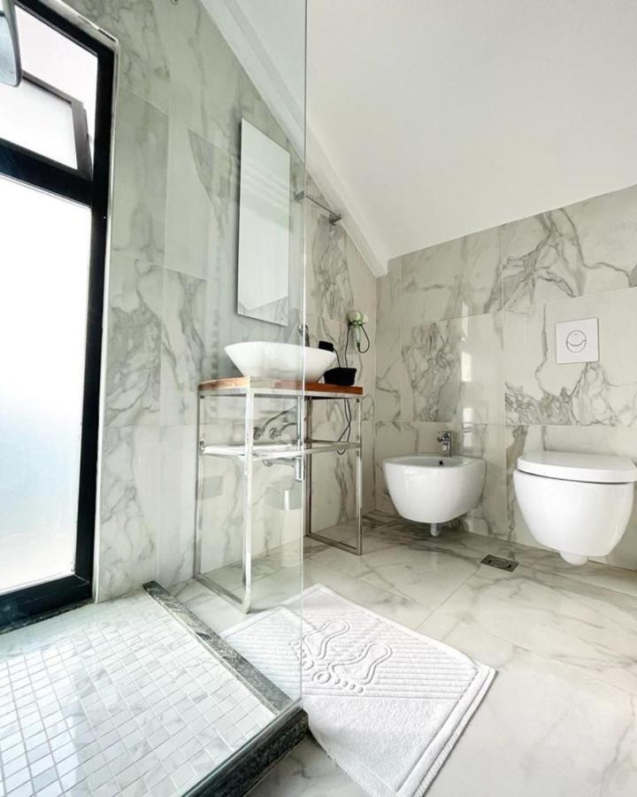 Vila Shard Boutique Hotel Tirana Esterno foto