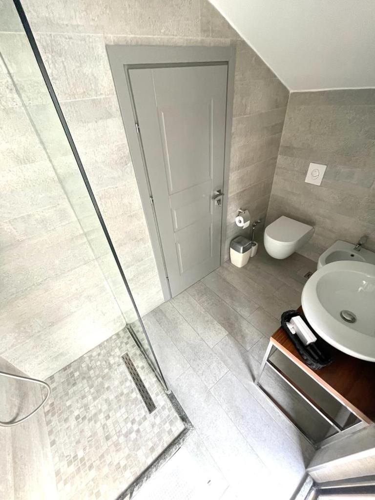 Vila Shard Boutique Hotel Tirana Esterno foto